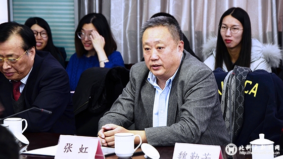 6fc205a2491e686486af56ce525bda2f.jpg 006-张虹讲话.jpg